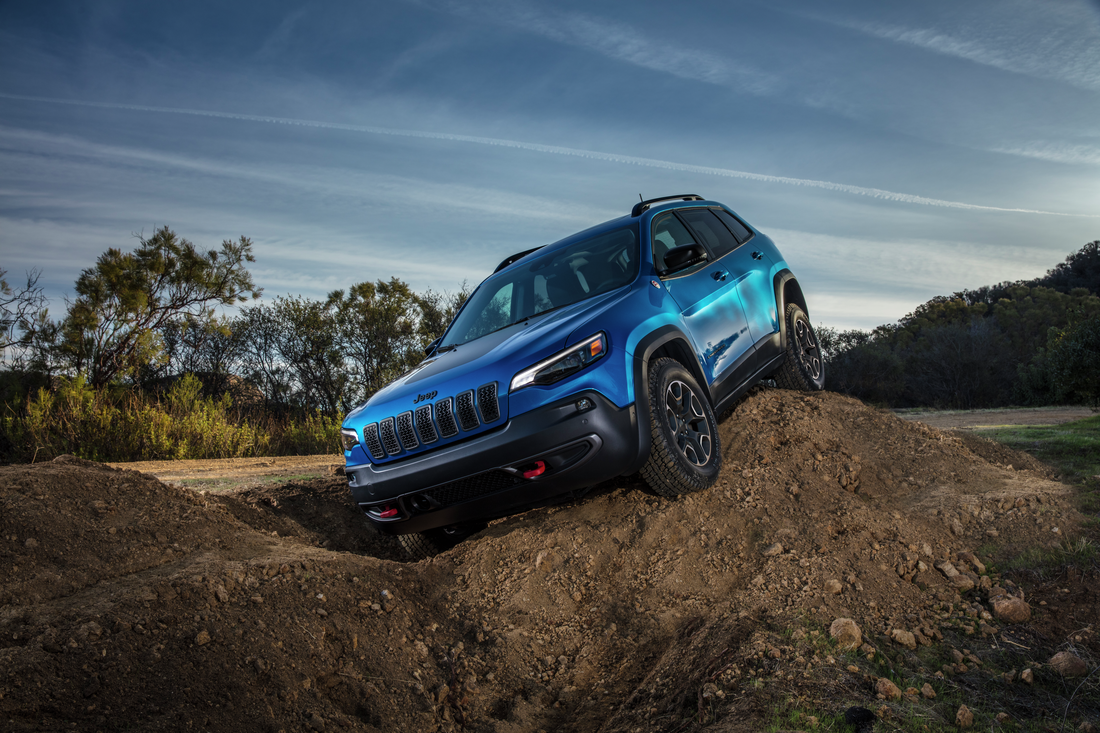 Jeeps available in Slinger, WI at Uptown Chrysler Dodge Jeep Ram (Slinger, WI)