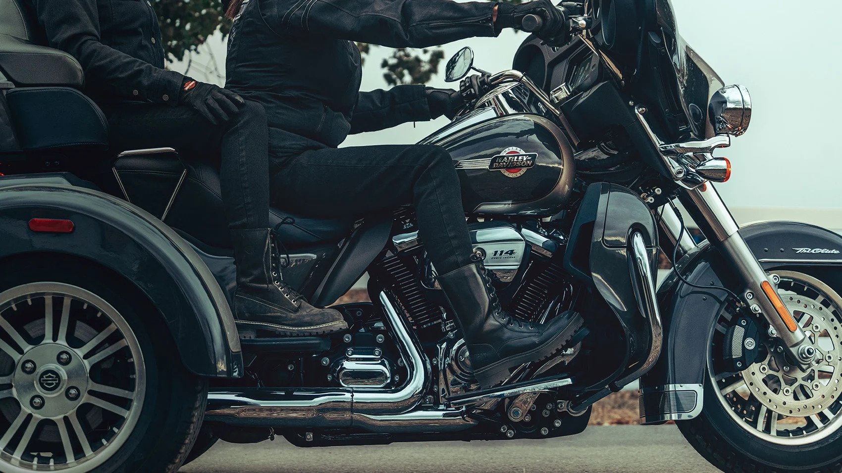 Harley-Davidson Tri Glide Ultra is a lumbering but luxurious 3-wheeler -  Los Angeles Times